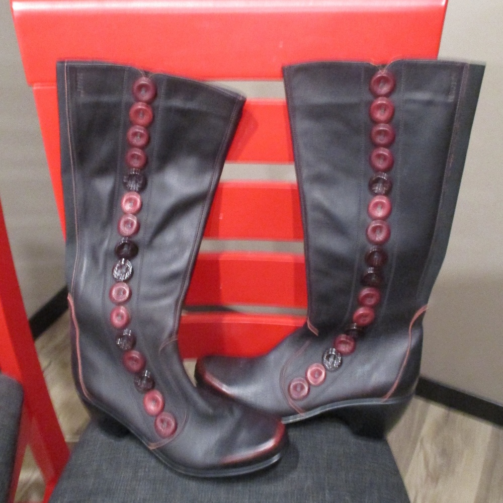 BOOTS